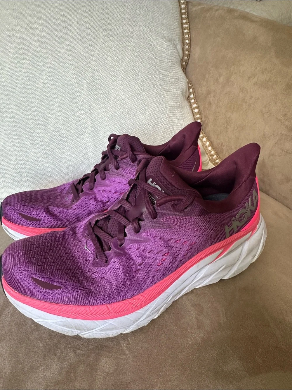 Hoka Women's Clifton 8 Purple and Pink Road Running Shoe size 10